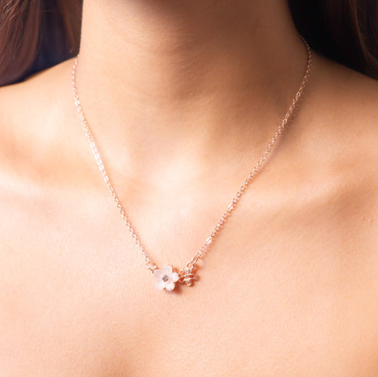 Luxury Shiny Sakura Pendant for Women Fashion Trendy Stereoscopic Flower Necklace High Quality Jewelry Women