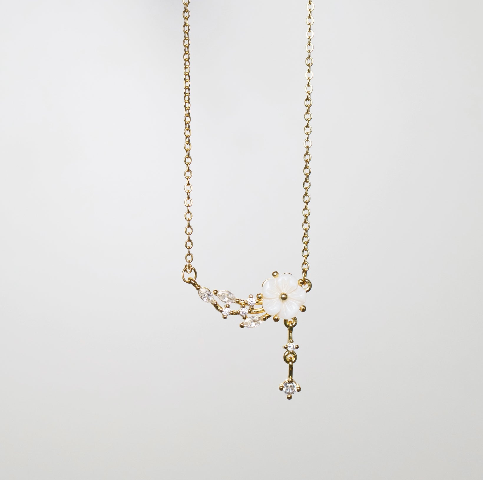 Zircon Leaf Cherry Blossom Necklace for Women New Fashion Delicate Design Party Jewelry Gift