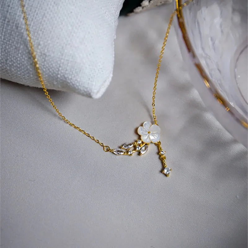 Zircon Leaf Cherry Blossom Necklace for Women New Fashion Delicate Design Party Jewelry Gift