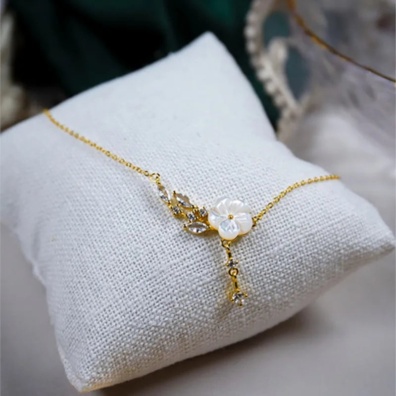 Zircon Leaf Cherry Blossom Necklace for Women New Fashion Delicate Design Party Jewelry Gift