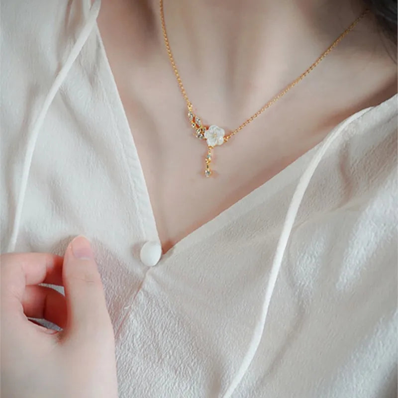 Zircon Leaf Cherry Blossom Necklace for Women New Fashion Delicate Design Party Jewelry Gift