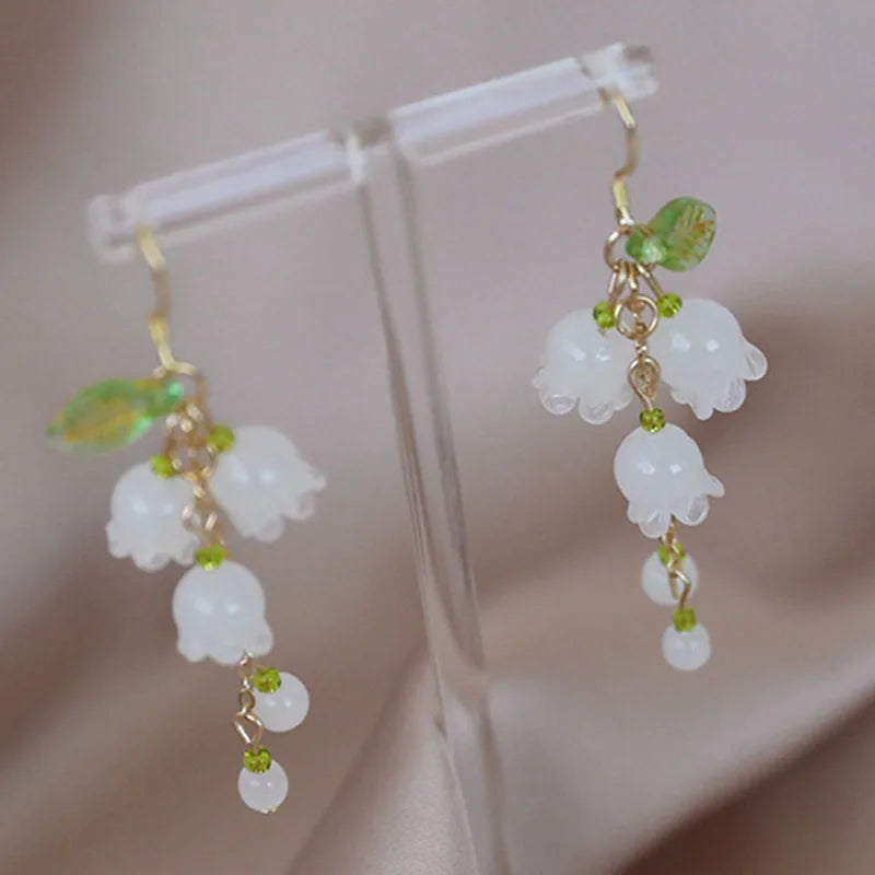 2025 New Sweet Temperament Small Fresh Bamboo White Lily of the Valley Flower Earrings Elegant and Gentle Asymmetric Earrings